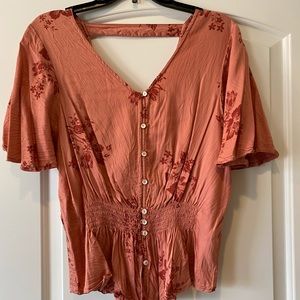 Billabong boHo crop top with open back size med